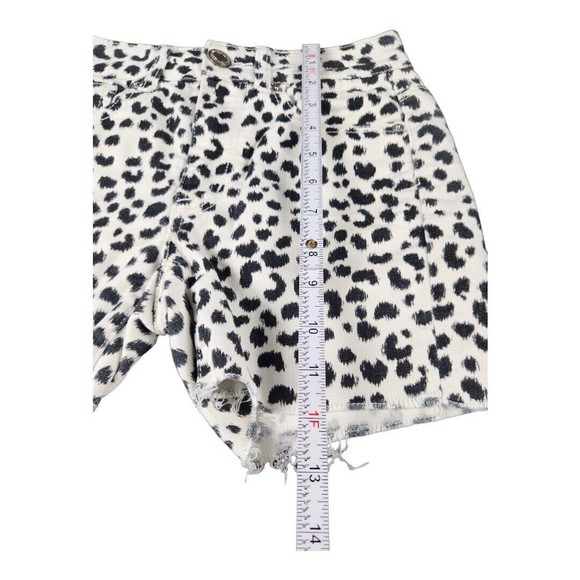 American Eagle Women's White & Black Stretch Denim Animal Print Short Size 2‎ - Picture 3 of 8